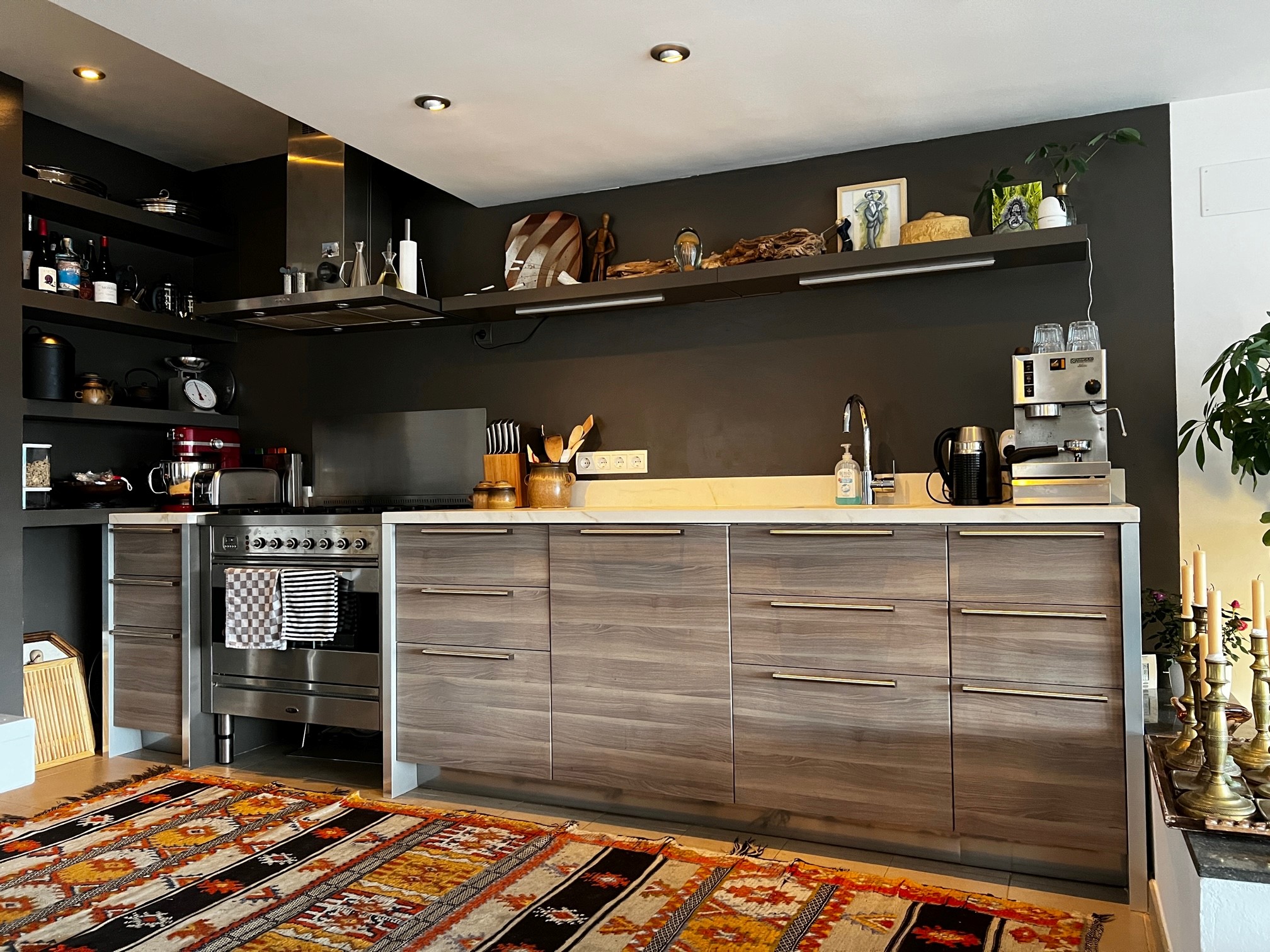 Kitchen 2 brown wall